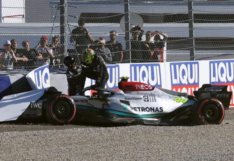 Verstappenu pole, Hamilton u zaštitnoj ogradi 